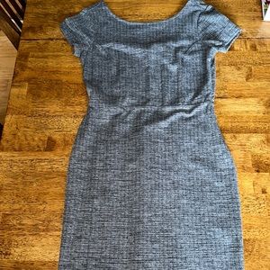 NWOT Banana Republic factory size 4 dress.Side zipper. Low back.32 in length